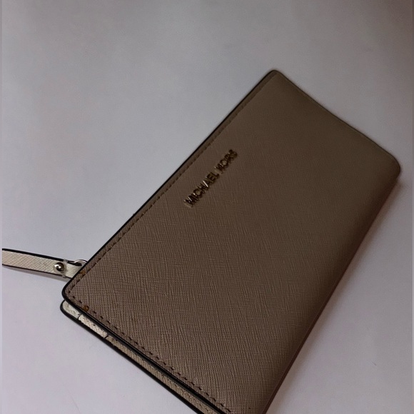 MICHAEL KORS-JET SET TRAVEL LARGE CARD CASE CARRYALL WALLET - Picture 9 of 9